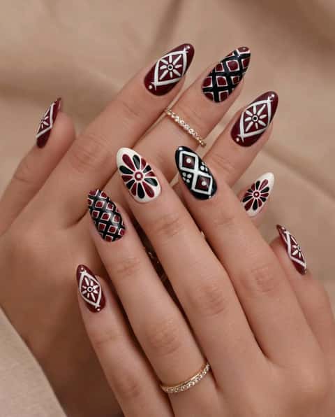 Laal Taali press-on nail set